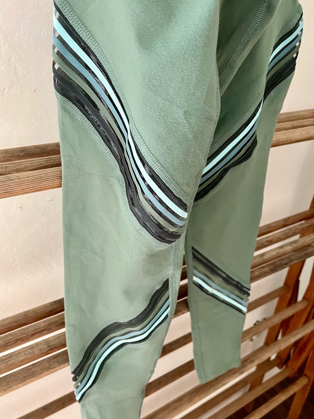 NWT Beyond Yoga Get Your Filament in Aloha Green High Waist Leggings - Picture 5 of 8